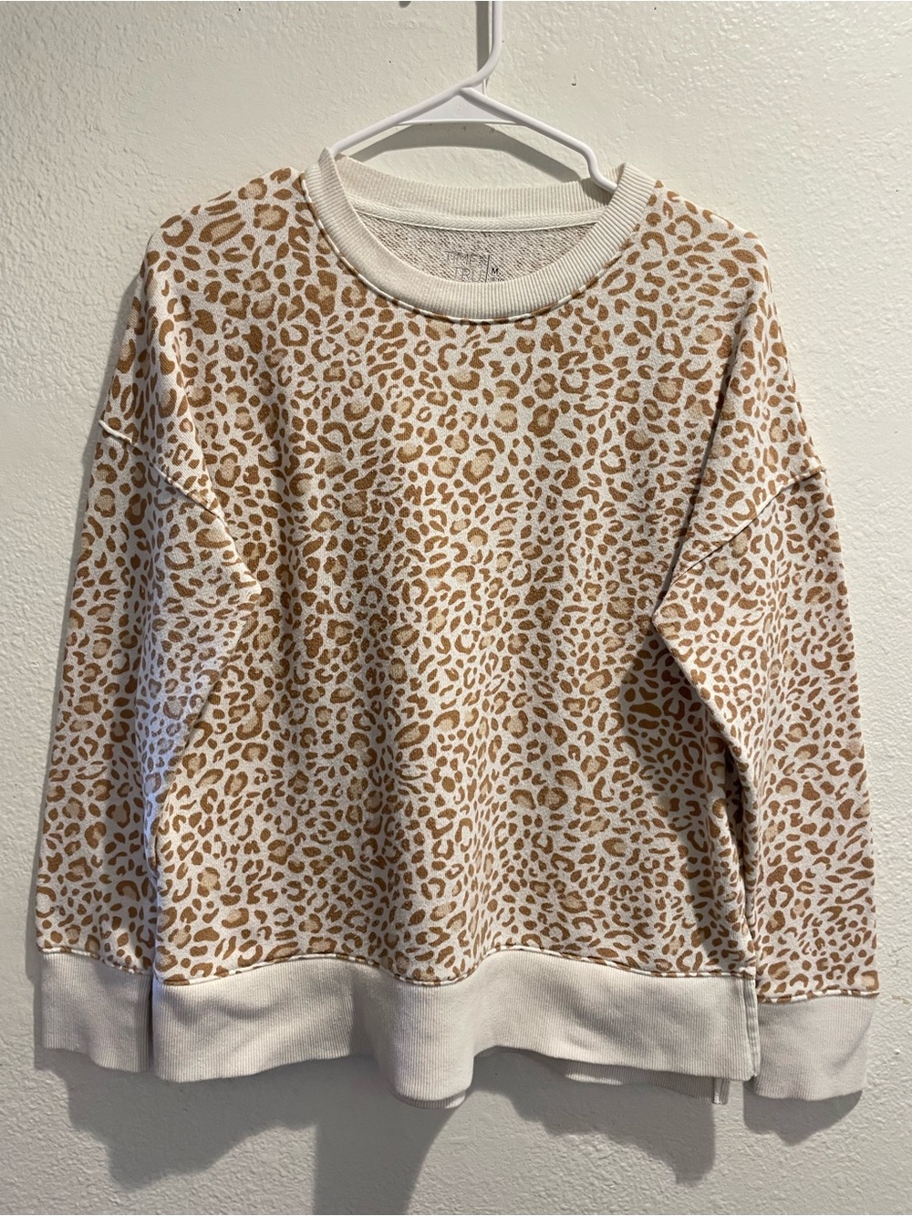 Time and Tru Leopard Print Crewneck Sweatshirt Cream Tan Size M